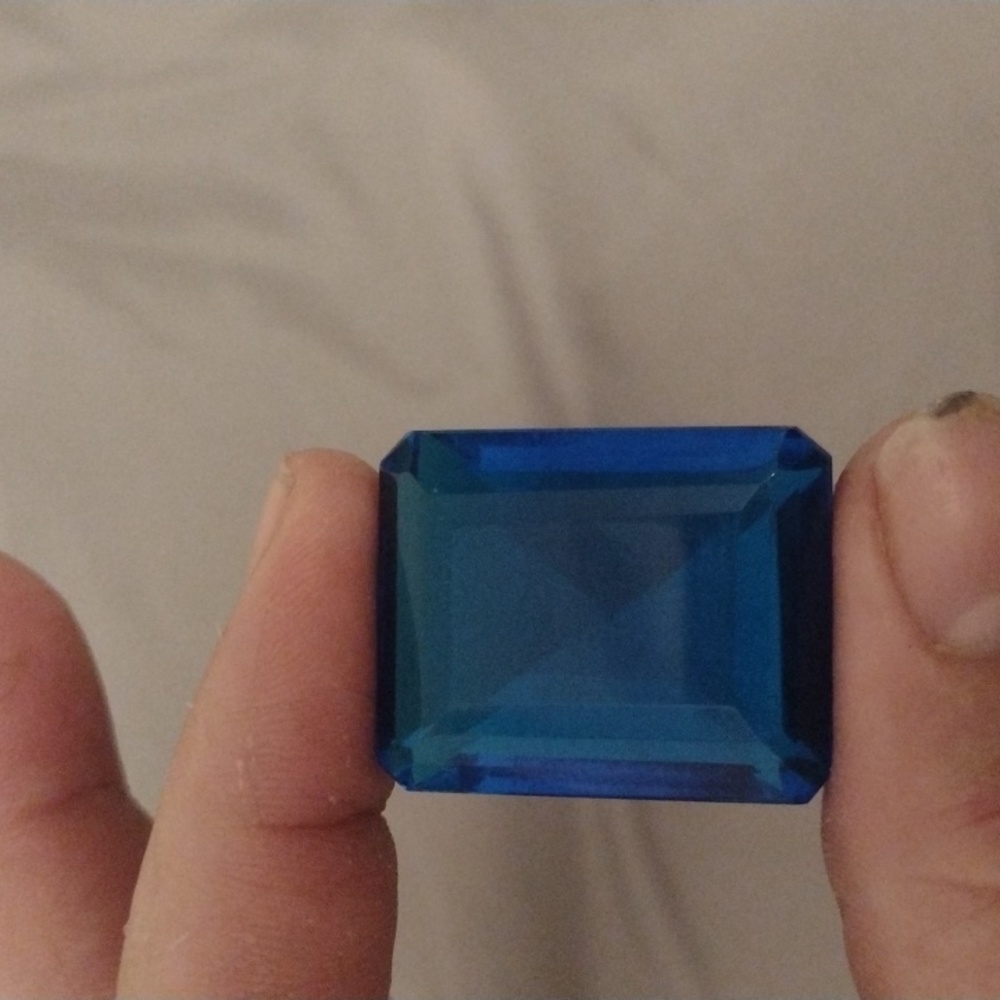 114.9 CT London blue sapphire with certification of authentication